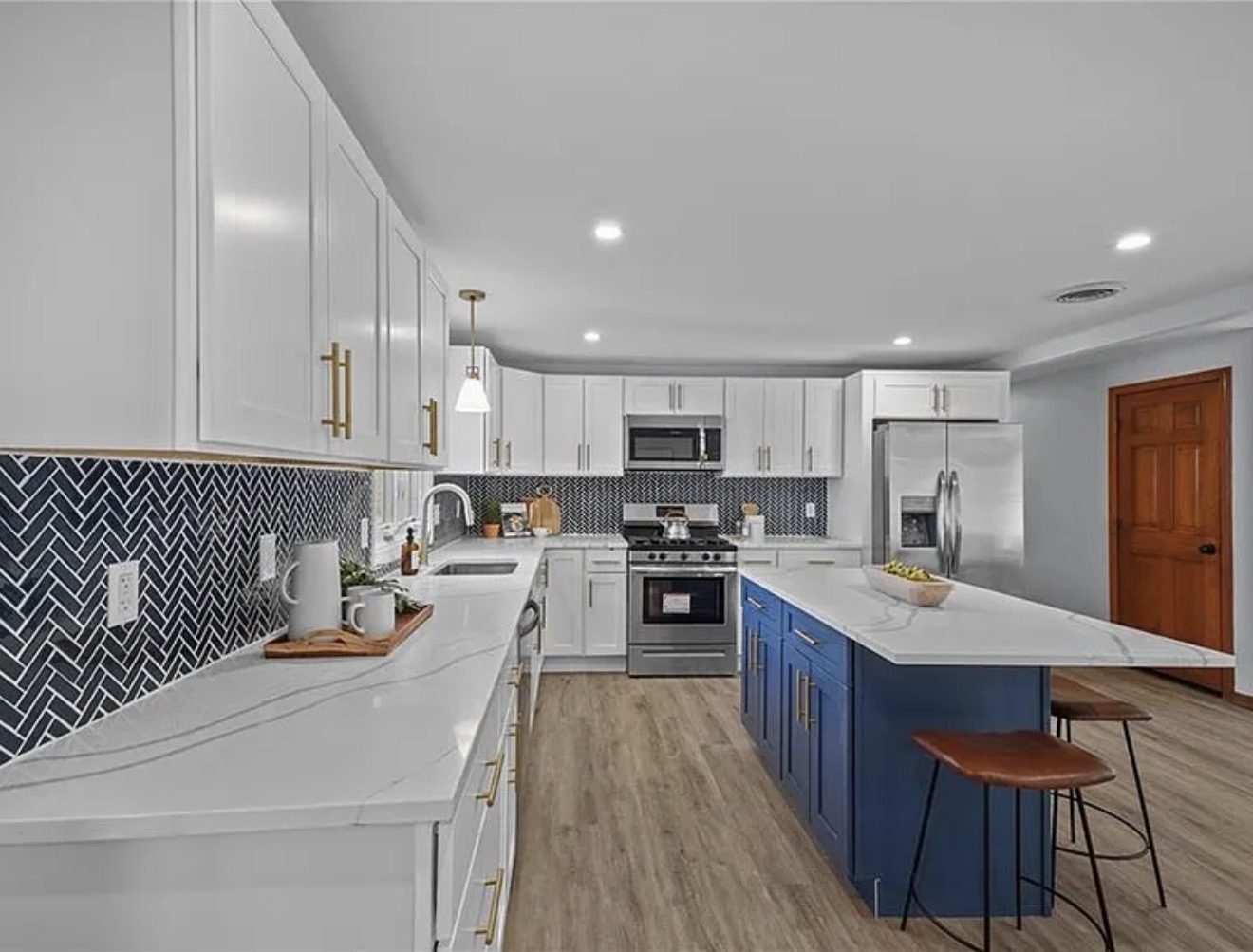 Kitchen blue island