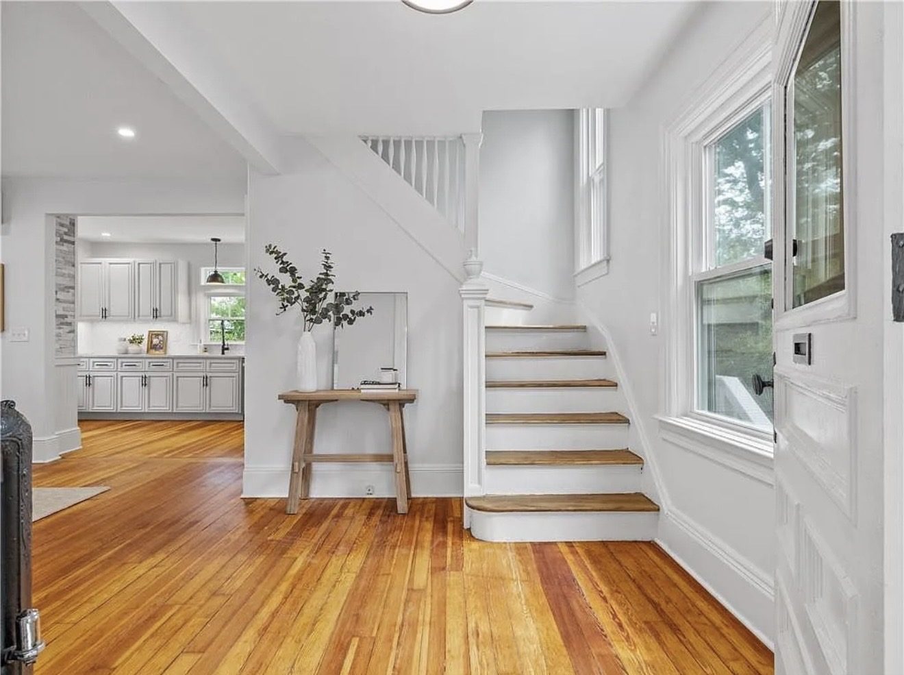 Entry staircase